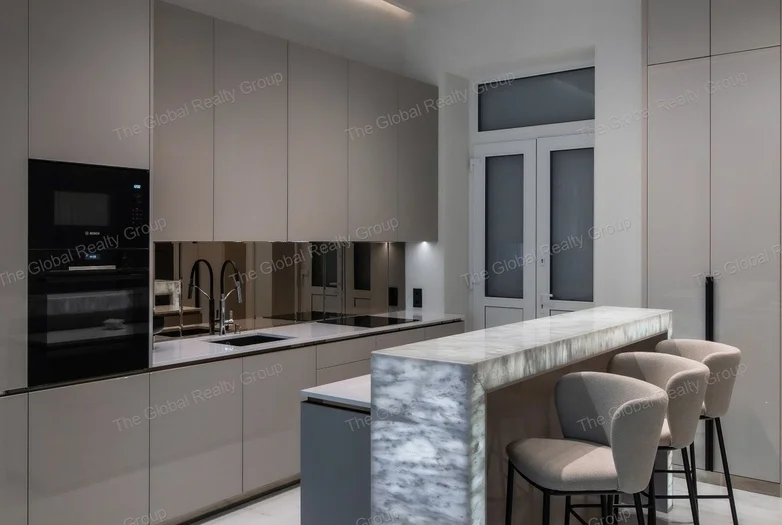 A belváros szívében, az V. kerületben készült el ez a 135 m2-es lakás, amelynek
nappalijából, illetve ablakaiból gyönyörű kilátás nyílik Budapest egyi...