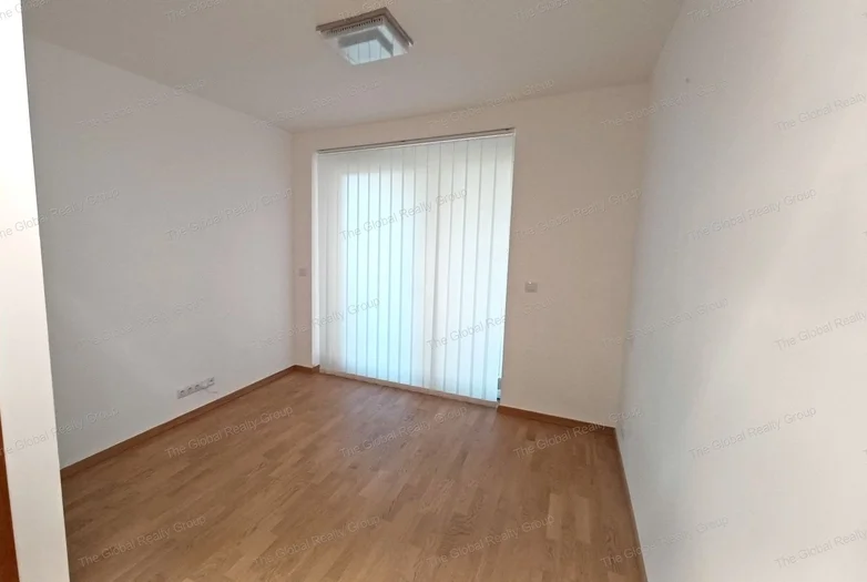 Kiadó egy nemrégiben elkészült lakás Budapest I. kerületében, a Naphegyen. Az 66 m²-es ingatlan a 2. emeleten található, és 2 hálószobából, egy amerik...