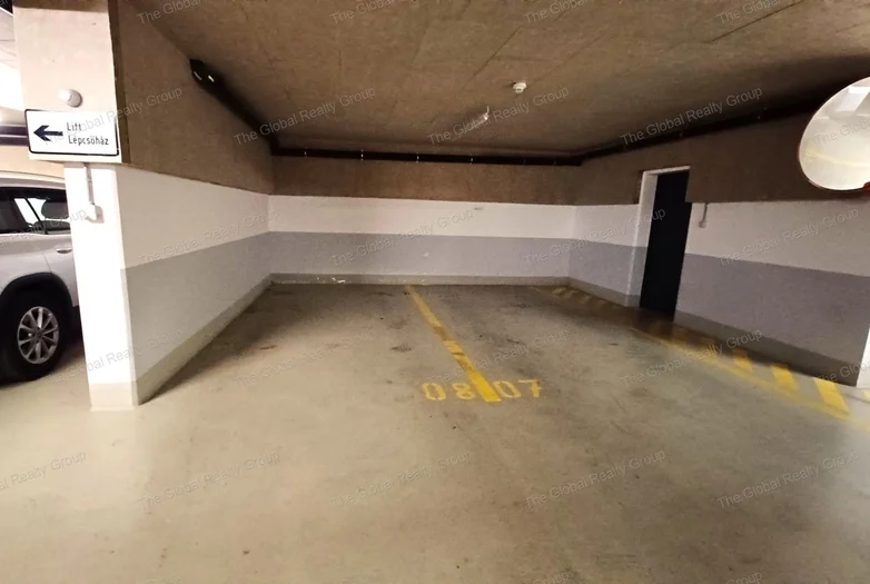 Kiadó egy nemrégiben elkészült lakás Budapest I. kerületében, a Naphegyen. Az 66 m²-es ingatlan a 2. emeleten található, és 2 hálószobából, egy amerik...