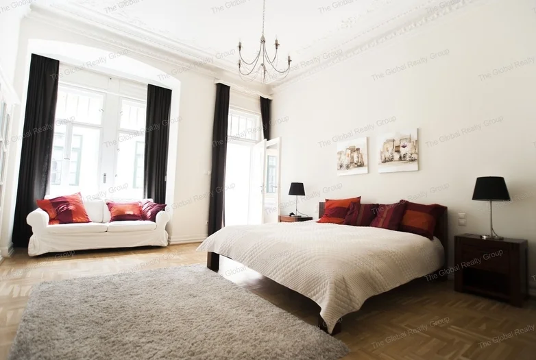 In Budapest, in the 5th district with good public transportation options a 133qm 2nd floor apartment is available for rent in a condominium. There is
