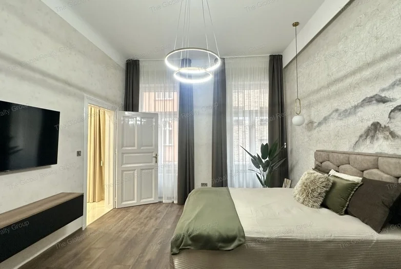 Megvételre kínálunk Budapest 2. kerületében a Mecset utcában, a Gül Baba türbéje szomszédságában, egy 83m2-es, nappali + 2 hálószoba, teljeskörűen fel...