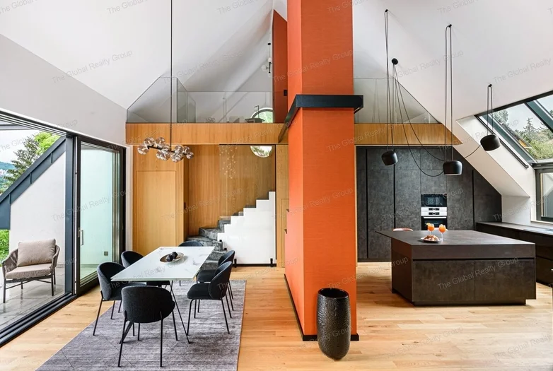 Kifinomultan felújított villa: Penthause stílusú loft lakás a legfelső emeleten

Össz. terület: 225 m²
Ez a páratlan ingatlan három tágas fogadótérrel...