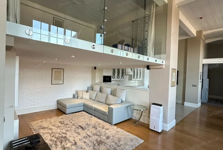 Kiadó egy gyönyörűen felújított, panorámás loft típúsú 3 szobás lakás a Riverloftban!
XIII. kerület Duna partján keresi új bérlőjét egy loft típúsú, n...