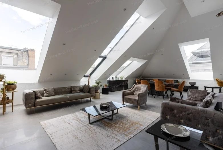 Exkluzív Penthouse Lélegzetelállító Bazilika Panorámával az Andrássy Úton

Élje át a luxus életérzést ebben a különleges penthouse lakásban, amely Bud...