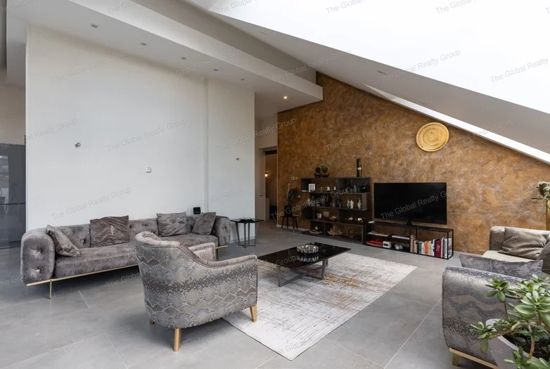 Exkluzív Penthouse Lélegzetelállító Bazilika Panorámával az Andrássy Úton

Élje át a luxus életérzést ebben a különleges penthouse lakásban, amely Bud...