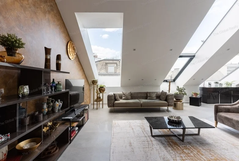 Exkluzív Penthouse Lélegzetelállító Bazilika Panorámával az Andrássy Úton

Élje át a luxus életérzést ebben a különleges penthouse lakásban, amely Bud...