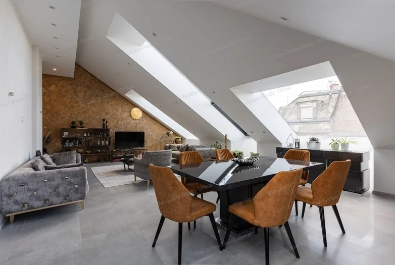Exkluzív Penthouse Lélegzetelállító Bazilika Panorámával az Andrássy Úton

Élje át a luxus életérzést ebben a különleges penthouse lakásban, amely Bud...