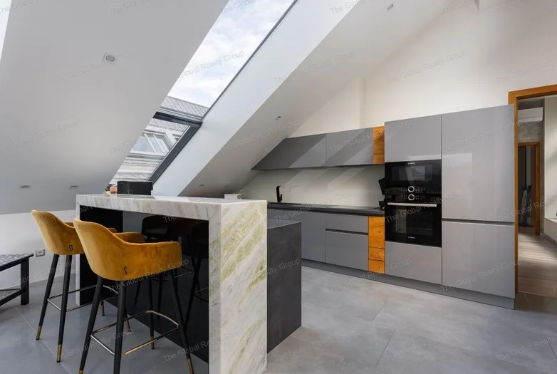 Exkluzív Penthouse Lélegzetelállító Bazilika Panorámával az Andrássy Úton

Élje át a luxus életérzést ebben a különleges penthouse lakásban, amely Bud...
