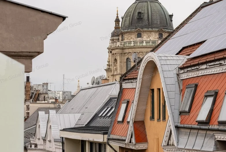 Kiadó lakás az Andrássy úton!

 

Budapest VI. kerületében, az elegáns Andrássy úton, hosszú távra kiadó egy belső kétszintes, téglaépítésű lakás. Az