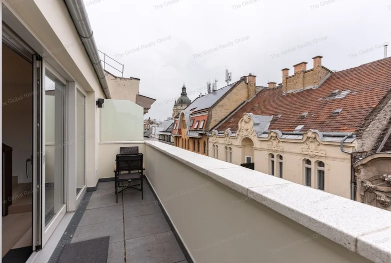 Kiadó lakás az Andrássy úton!

 

Budapest VI. kerületében, az elegáns Andrássy úton, hosszú távra kiadó egy belső kétszintes, téglaépítésű lakás. Az