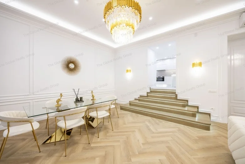 Luxus 2 hálószobás lakás a város szívében – Pár lépésre a Dunától és a Bazilikától

Élje át a városi életstílus legmagasabb szintjét ebben a lenyűgöző...