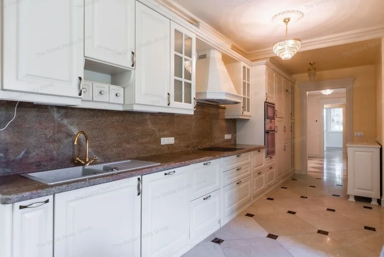 Exkluzív Luxusvilla a Buda Hegyvidék Legpatinásabb Részén

Fedezze fel ezt az egyedülálló luxusrezidenciát Budapest egyik legcsendesebb és legkeresett...