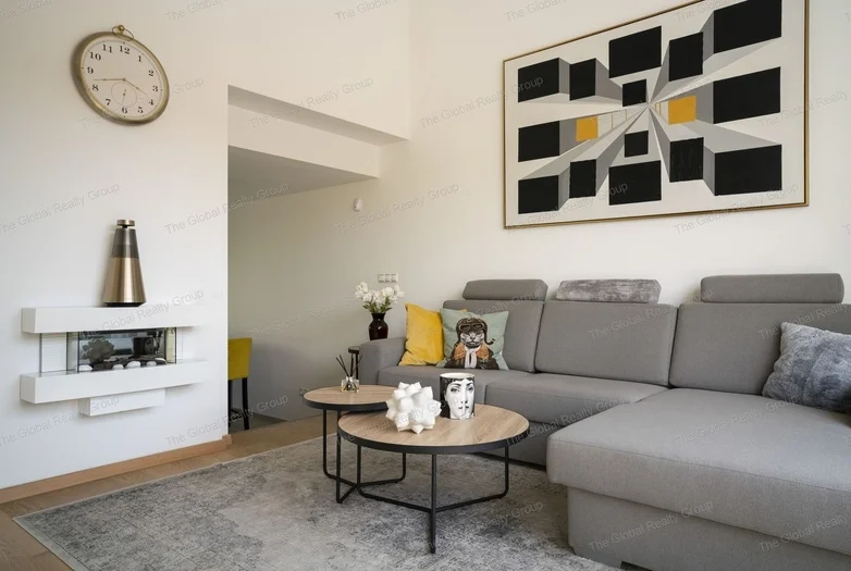 Exkluzív lakás bérbeadó az Andrássy úton

4. emelet | 65 m² | Modern luxuslakás | Januártól költözhető

Elrendezés:
•Amerikai konyhás nappali (földszi...