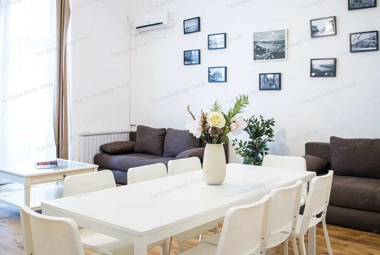  

Első osztályú Airbnb befektetési lehetőség Budapest belvárosában!

Bevált Airbnb portfólió | Magas megtérülés: 10–12% évente | Stabil jövedelemáram...