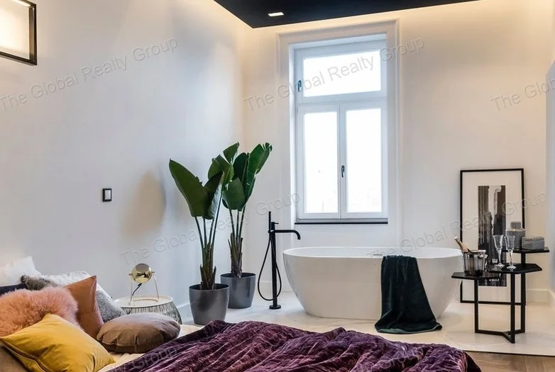 Ez a gyönyörűen felújított luxuslakás kivételes befektetési lehetőség a tekintélyes Dózsa György úton, közvetlenül a Városligetre nézve, lenyűgöző pan...