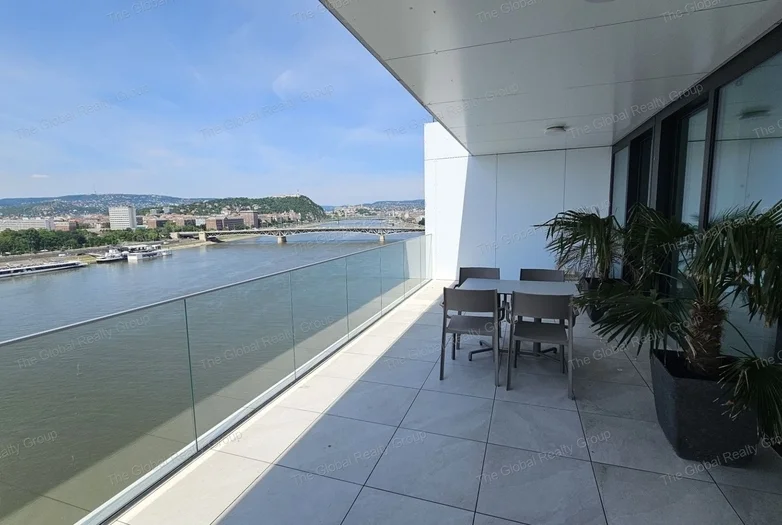 Luxus 3 hálószobás vízparti lakás örökpanorámás kilátással a Dunára – Budapest, IX. kerület

Irányár: 1 600 000 €
10. emelet
Belső terület: 135 m² | T...