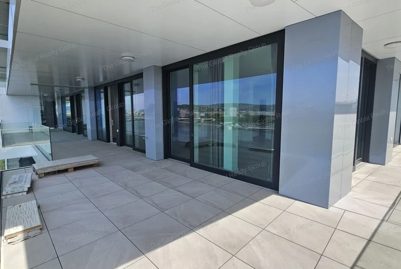 Luxus 3 hálószobás vízparti lakás örökpanorámás kilátással a Dunára – Budapest, IX. kerület

Irányár: 1 450 000 €
806-os lakás | 8. emelet
Belső terül...