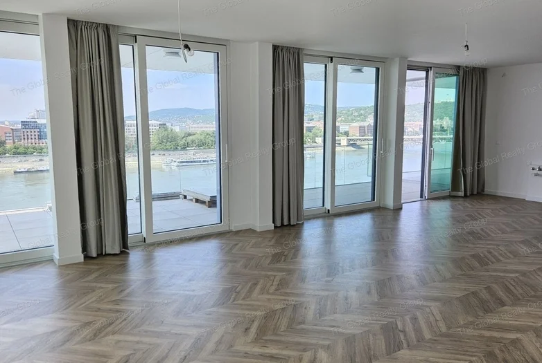 Luxus 3 hálószobás vízparti lakás örökpanorámás kilátással a Dunára – Budapest, IX. kerület

Irányár: 1 450 000 €
806-os lakás | 8. emelet
Belső terül...