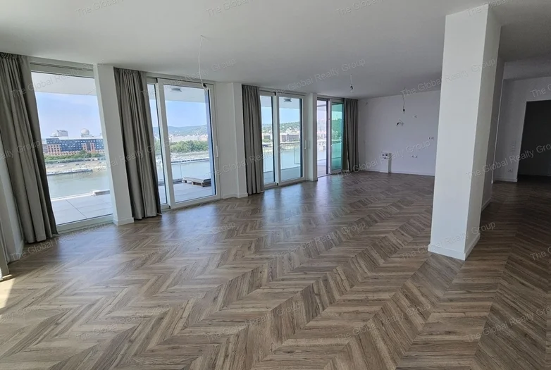 Luxus 3 hálószobás vízparti lakás örökpanorámás kilátással a Dunára – Budapest, IX. kerület

Irányár: 1 450 000 €
806-os lakás | 8. emelet
Belső terül...