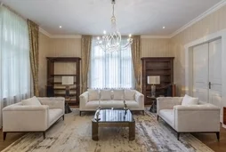 Fedezze fel az elegancia és a kényelem tökéletes harmóniáját ebben a 300 m²-es villában, amely Budapest XII. kerületének egyik legelőkelőbb részén tal...