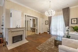 Fedezze fel az elegancia és a kényelem tökéletes harmóniáját ebben a 300 m²-es villában, amely Budapest XII. kerületének egyik legelőkelőbb részén tal...