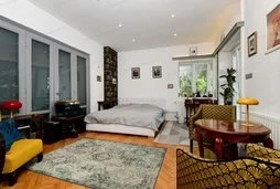 Különleges stílusú, 3 erkélyes lakás Rózsadombon