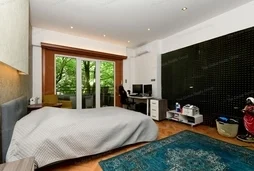 Különleges stílusú, 3 erkélyes lakás Rózsadombon