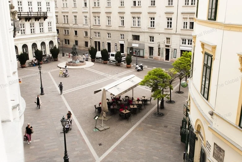 In Budapest, in the 5th district with good public transportation options a 133qm 2nd floor apartment is available for rent in a condominium. There is