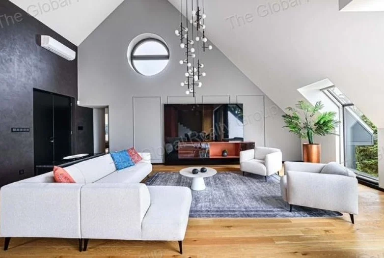 Kifinomultan felújított villa: Penthause stílusú loft lakás a legfelső emeleten

Össz. terület: 225 m²
Ez a páratlan ingatlan három tágas fogadótérrel...