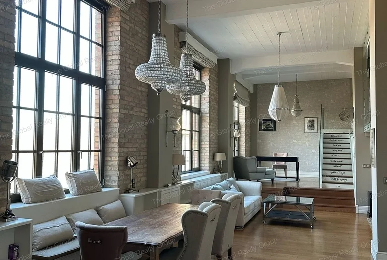 Kiadó egy gyönyörűen felújított, panorámás loft típúsú 3 szobás lakás a Riverloftban!
XIII. kerület Duna partján keresi új bérlőjét egy loft típúsú, n...