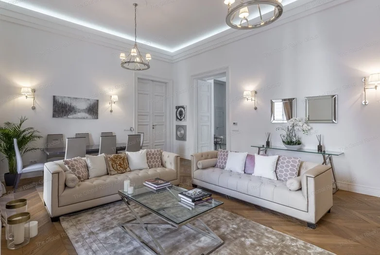 Luxus Rezidencia az Andrássy úton, Bazilikára Néző Kilátással

Fedezze fel az elegancia csúcsát ebben a 183 nm-es exkluzív lakásban, amely Budapest eg...