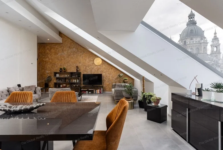 Exkluzív Penthouse Lélegzetelállító Bazilika Panorámával az Andrássy Úton

Élje át a luxus életérzést ebben a különleges penthouse lakásban, amely Bud...