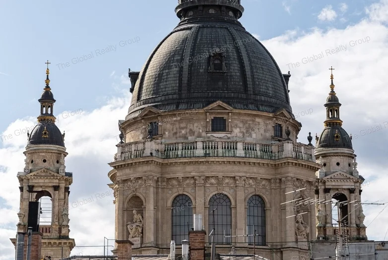 Exkluzív Penthouse Lélegzetelállító Bazilika Panorámával az Andrássy Úton

Élje át a luxus életérzést ebben a különleges penthouse lakásban, amely Bud...