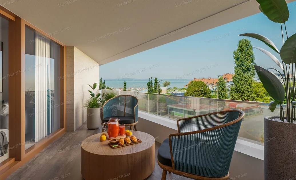 A PROJEKT

Balatonlelle egyesíti magában mindazt az élményt, amit a Balaton nyújthat, a déli partra jellemző túlzsúfoltság nélkül.

Egy fenntartható é...