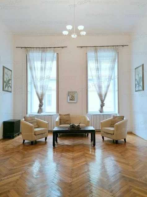 Kiadó a Váci utcában, a FŐVÁM tér közelében!!!
2 hálószoba, nappali + hallos igényesen berendezett, gépesített, 1. emeleti, csendes mellékutcára néző,...
