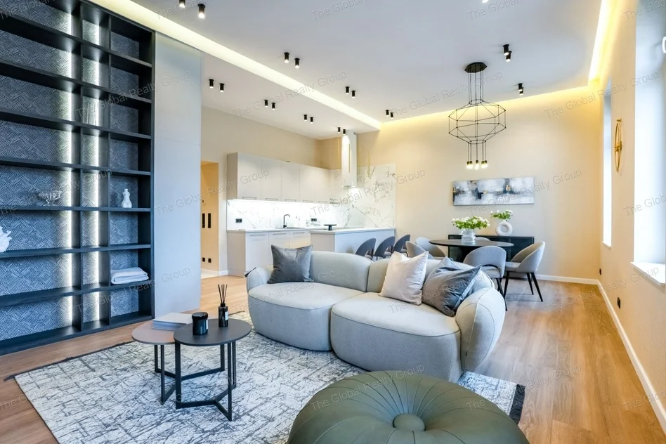 Exkluzív luxuslakás kiadó a belváros szívében!

 

Kiadó egy 80 m²-es, luxus színvonalú lakás Budapest V. kerületének egyik legjobb részén. Az ingatla...