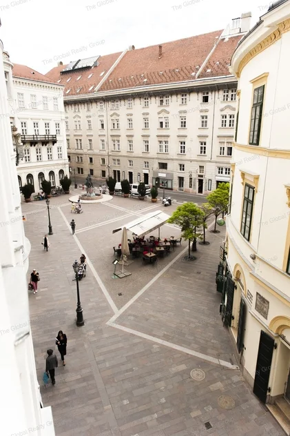 In Budapest, in the 5th district with good public transportation options a 133qm 2nd floor apartment is available for rent in a condominium. There is