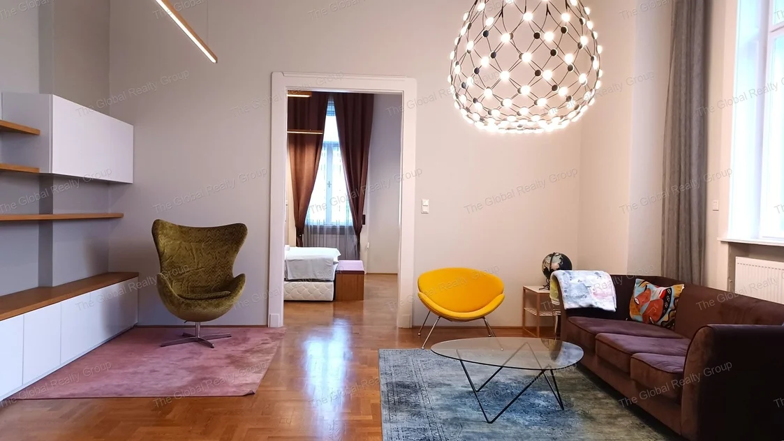 A 104 sqm, fully furnished and equipped apartment with a panoramic view of Szabadság Square is available for rent in Budapest’s 5th district. The prop...
