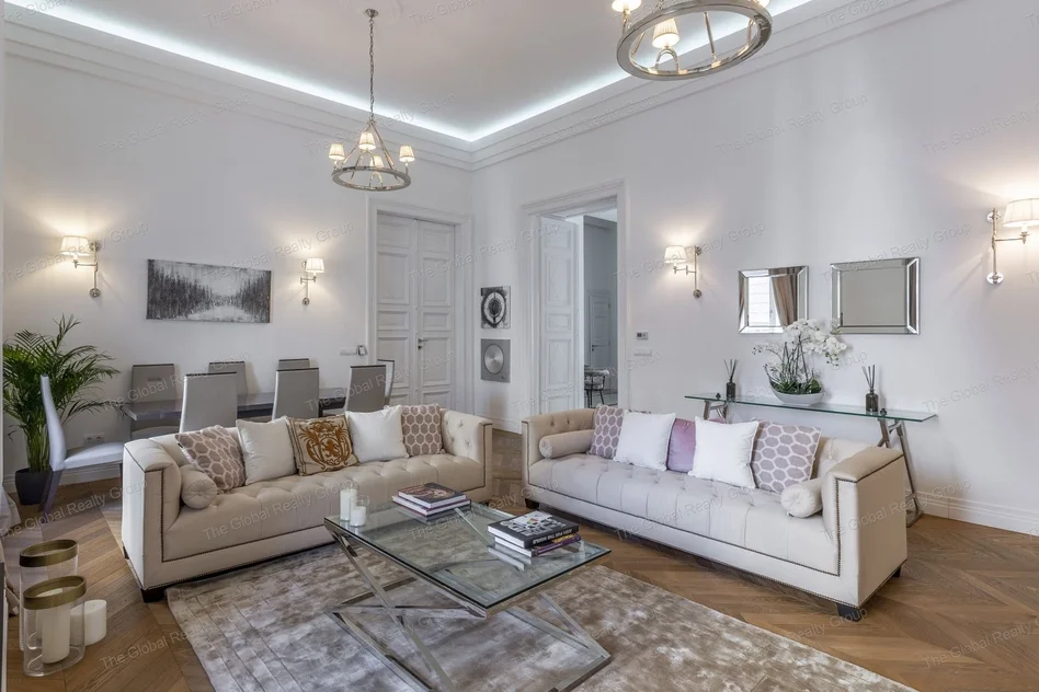 Luxus Rezidencia az Andrássy úton, Bazilikára Néző Kilátással

Fedezze fel az elegancia csúcsát ebben a 183 nm-es exkluzív lakásban, amely Budapest eg...