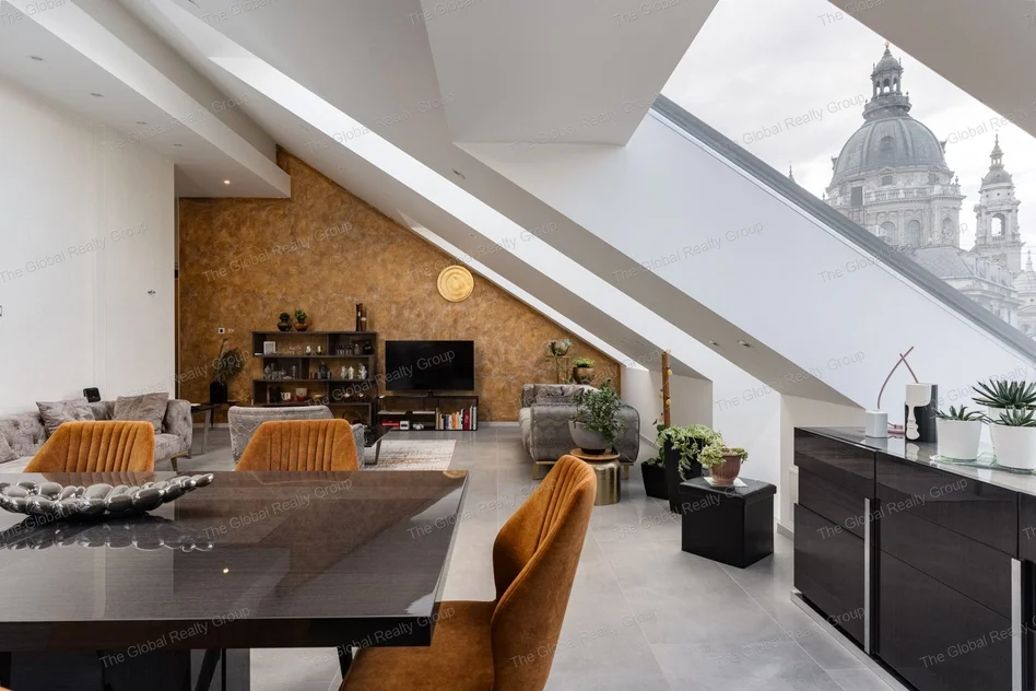 Exkluzív Penthouse Lélegzetelállító Bazilika Panorámával az Andrássy Úton

Élje át a luxus életérzést ebben a különleges penthouse lakásban, amely Bud...