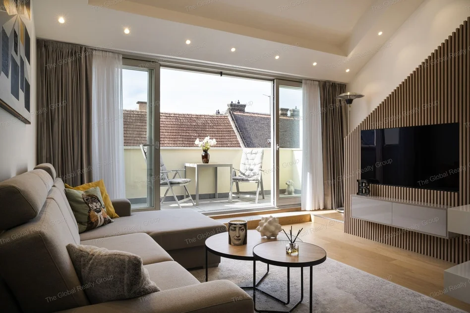 Exkluzív lakás bérbeadó az Andrássy úton

4. emelet | 65 m² | Modern luxuslakás | Januártól költözhető

Elrendezés:
•Amerikai konyhás nappali (földszi...